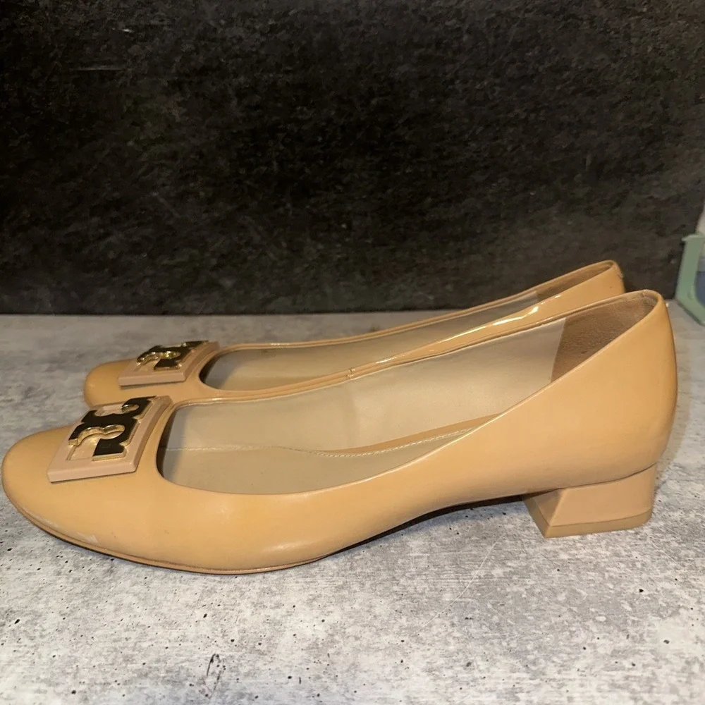 TORY BURCH GIGI NUDE PATENT LEATHERBLOCK HEEL PUMP SIZE 9 $348